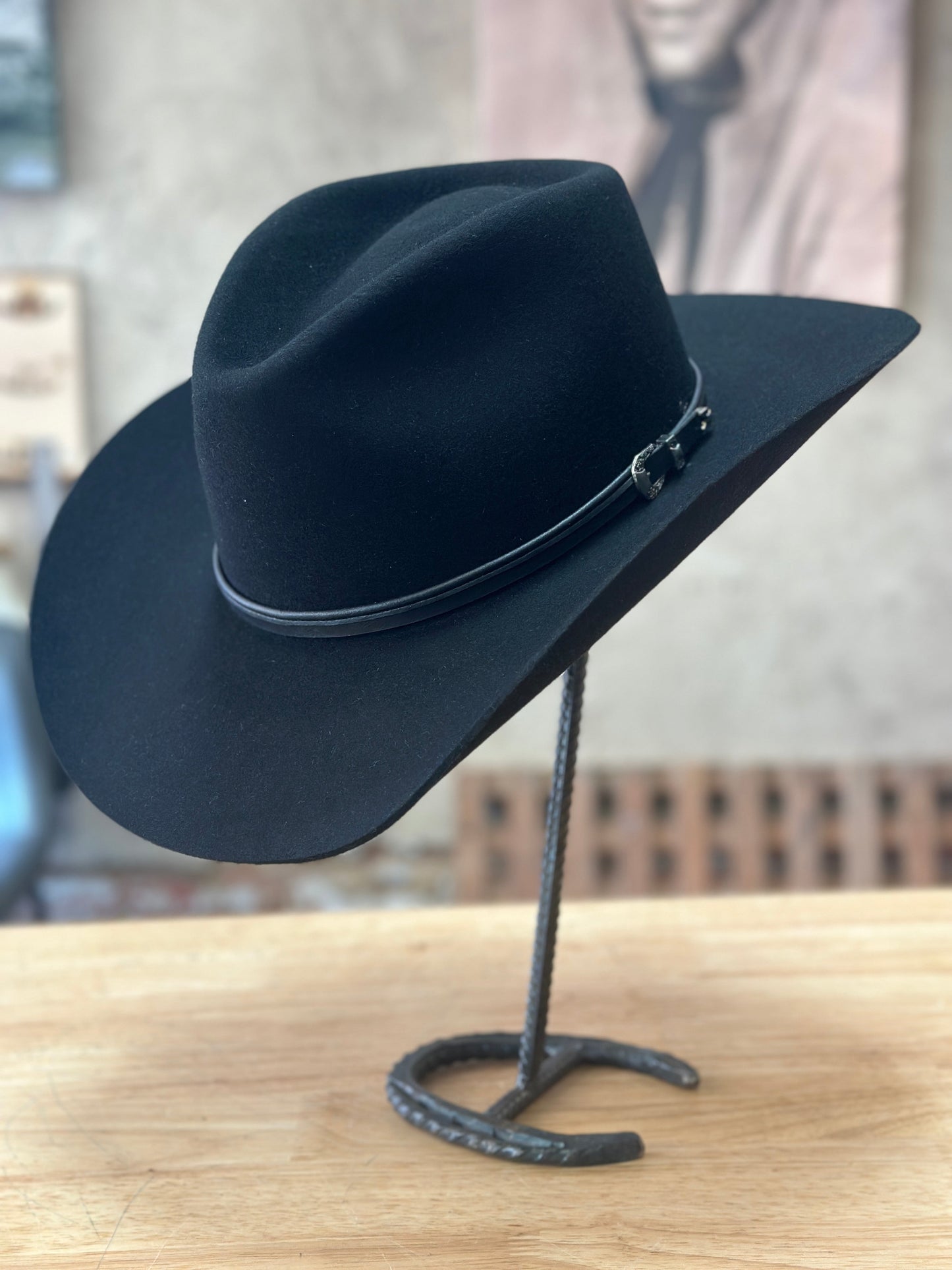 Stetson Cappello da Cowboy Seneca 4X Donna/Uomo - Made in USA di Feltro Pelo con Fascia Pelle Inverno Autunno Estate Primavera Estate/Inverno - 63 cm Bianco Crema Stetson Cappello da Cowboy Seneca 4X Donna/Uomo - Made in USA di Feltro Pelo con Fascia Pelle Inverno Autunno Estate Primavera Estate/Inverno - 63 cm Bianco Crema